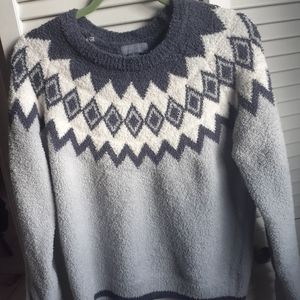 Woman sweater.   Worn twice. Dry cleaned last week.    Comfortable material.